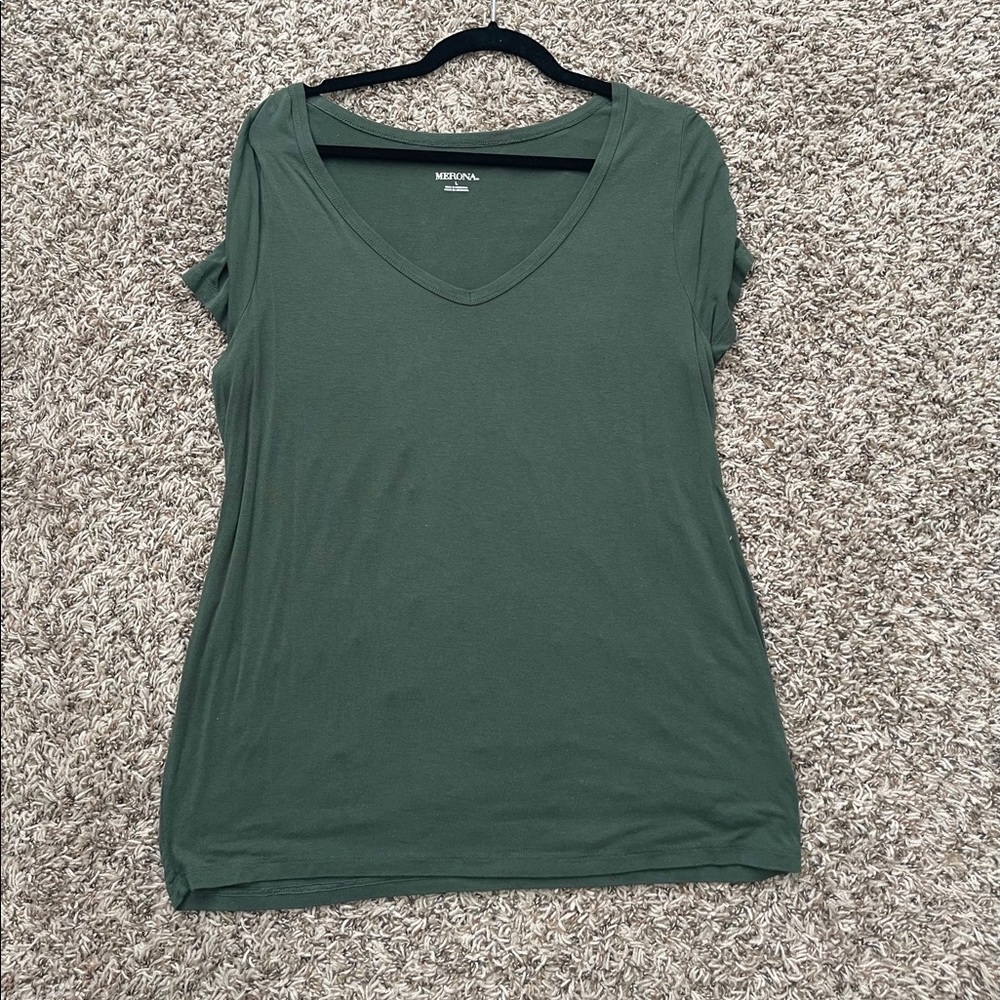 Green target v-neck